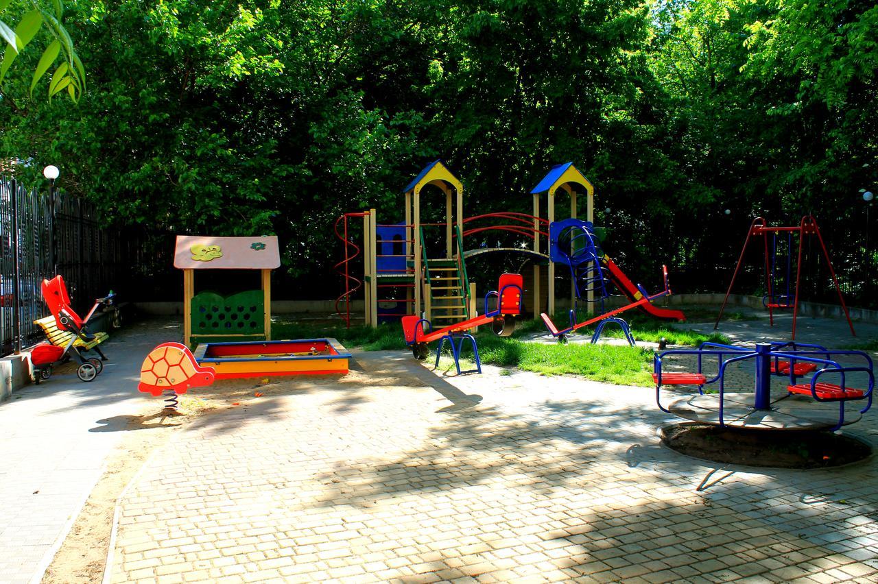 Family Shevchenko Avenue